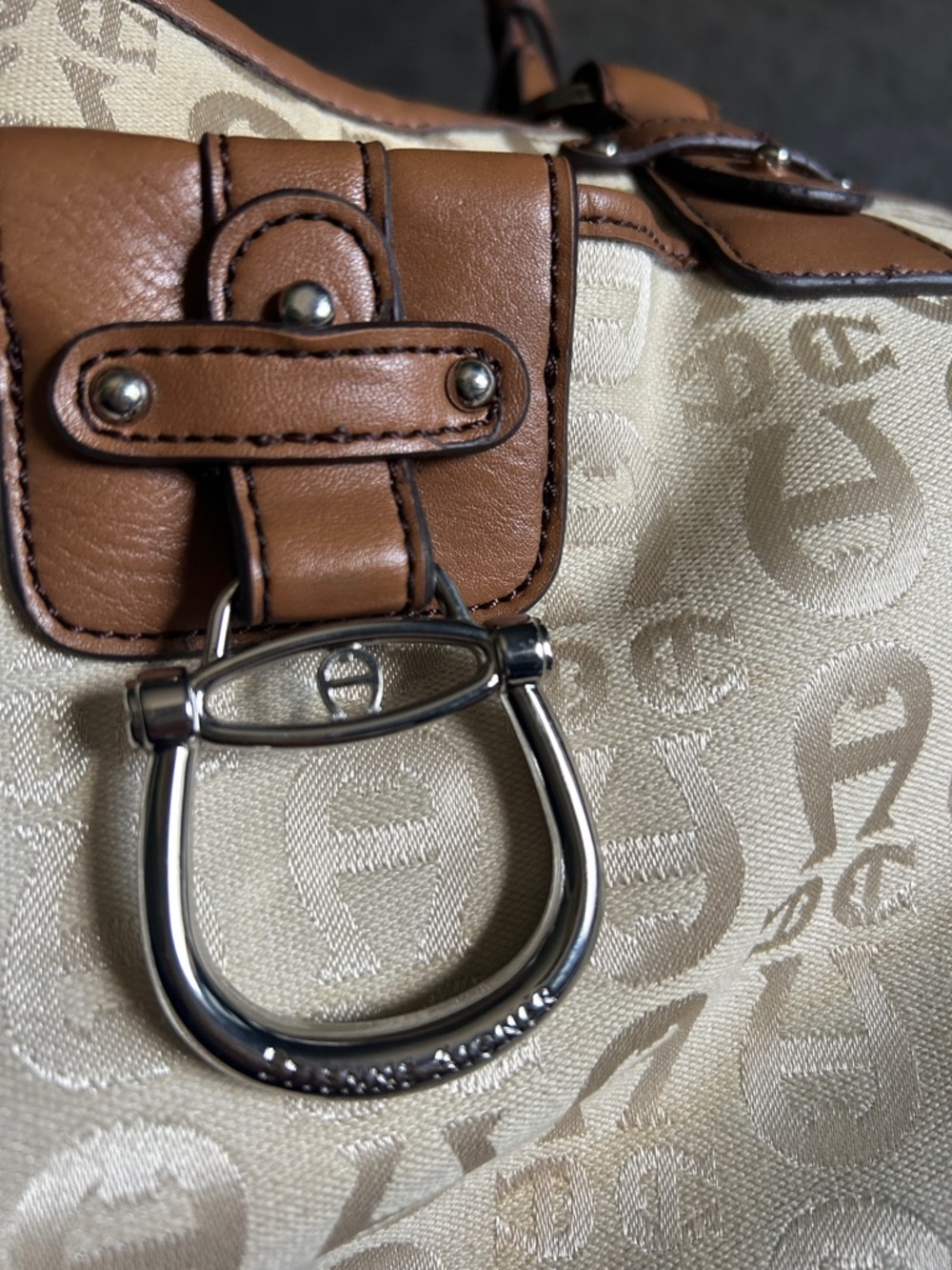 Aigner Classic Tan & Cream Tote Handbag - Designer-Inspired Women’s Bag - Picture 5 of 10